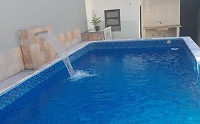 Casa na praia com Piscina e churrasqueira